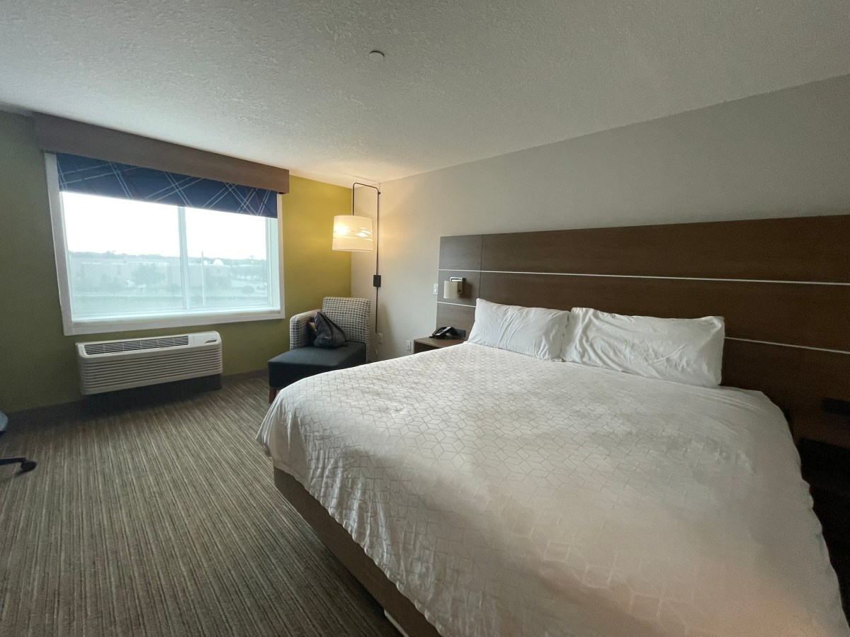 Hotel Review: Holiday Inn Express – DeLand, Florida (Solo Traveler&nbsp;Stopover)